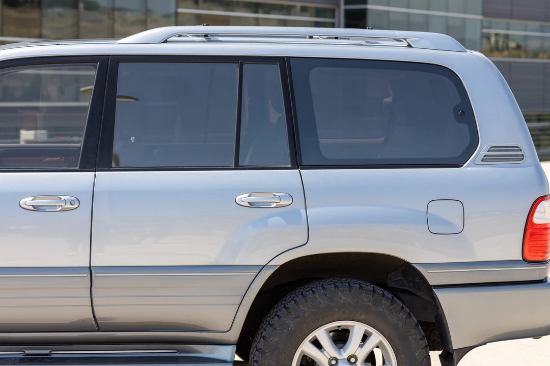 2003 Lexus LX 2nd Gen - Image 23 of 31