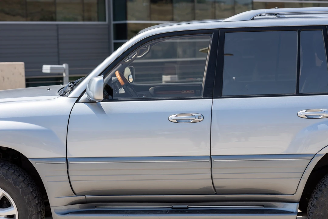 2003 Lexus LX 2nd Gen - Image 21 of 31