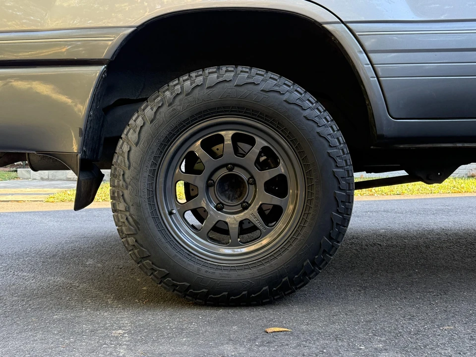 2003 Lexus LX 2nd Gen - Image 25 of 31