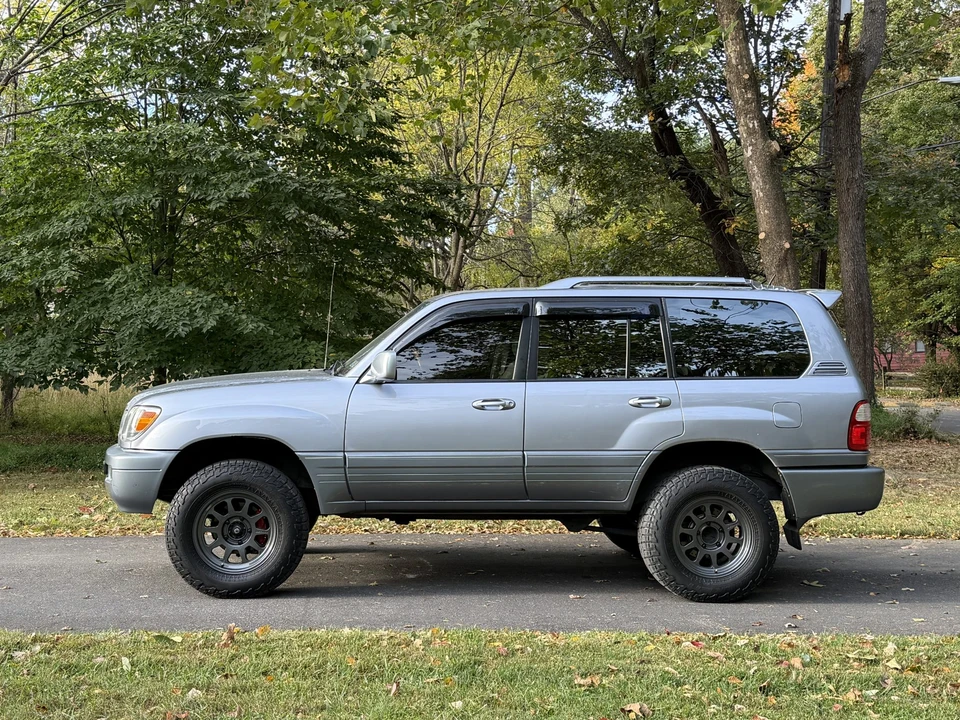 2003 Lexus LX 2nd Gen - Image 5 of 31