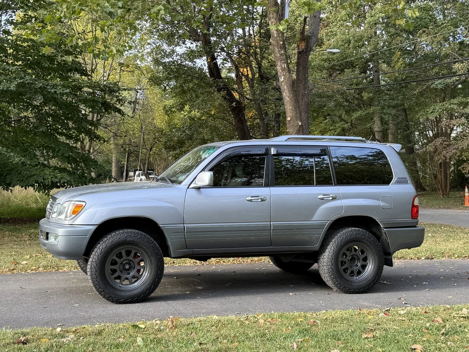 2003 Lexus LX 2nd Gen - Image 4 of 31