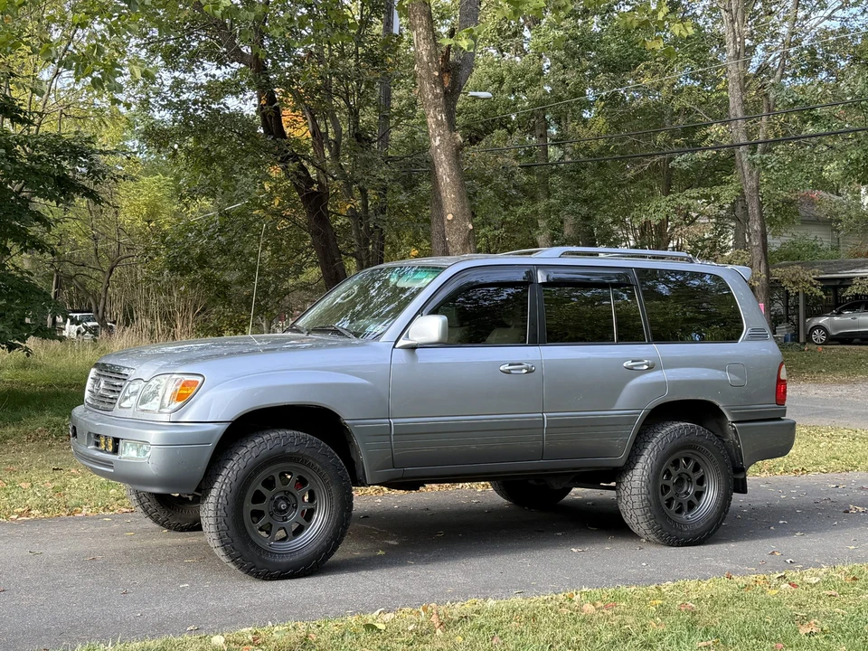 2003 Lexus LX 2nd Gen - Image 3 of 31