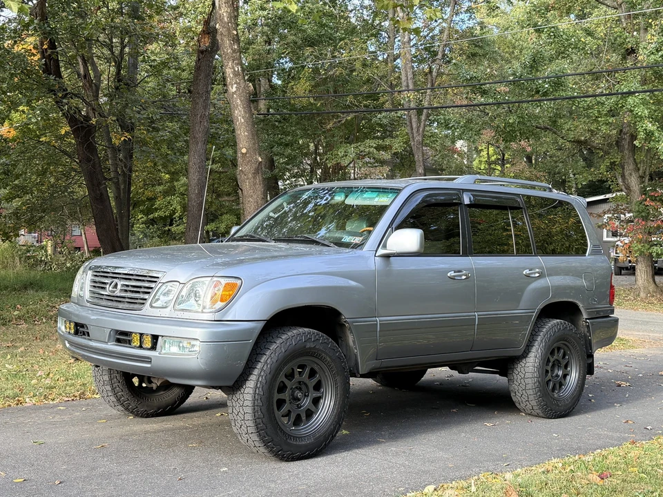 2003 Lexus LX 2nd Gen - Image 2 of 31