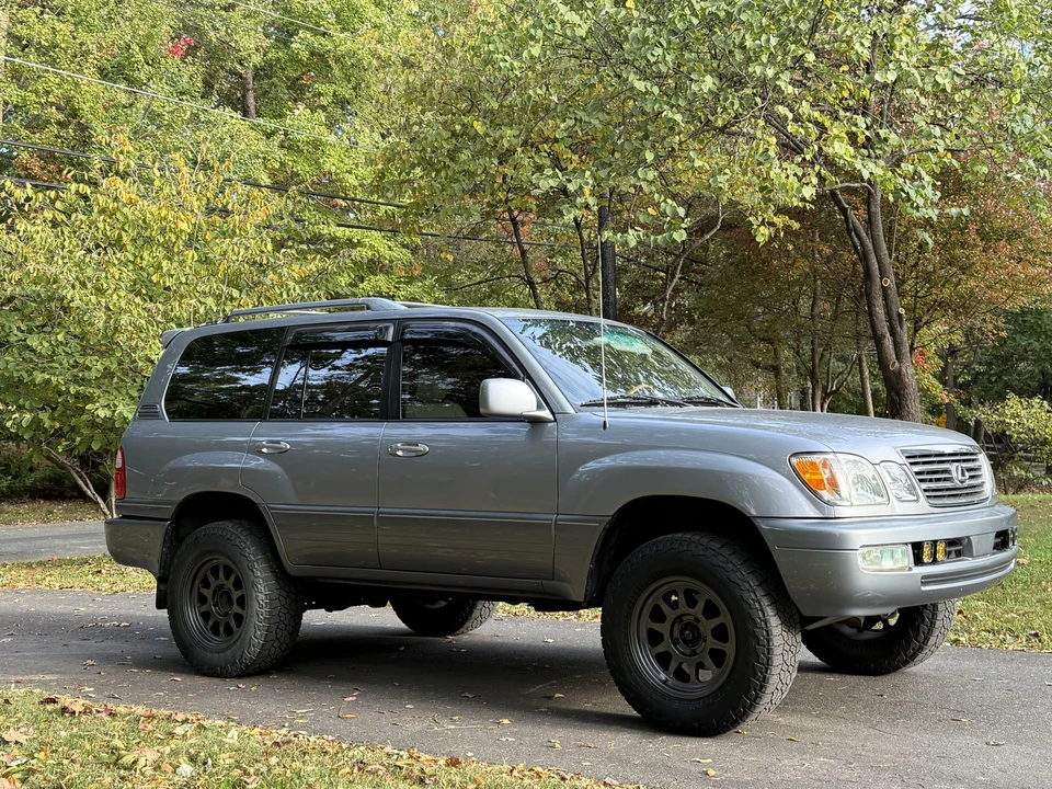 2003 Lexus LX 2nd Gen - Image 11 of 31