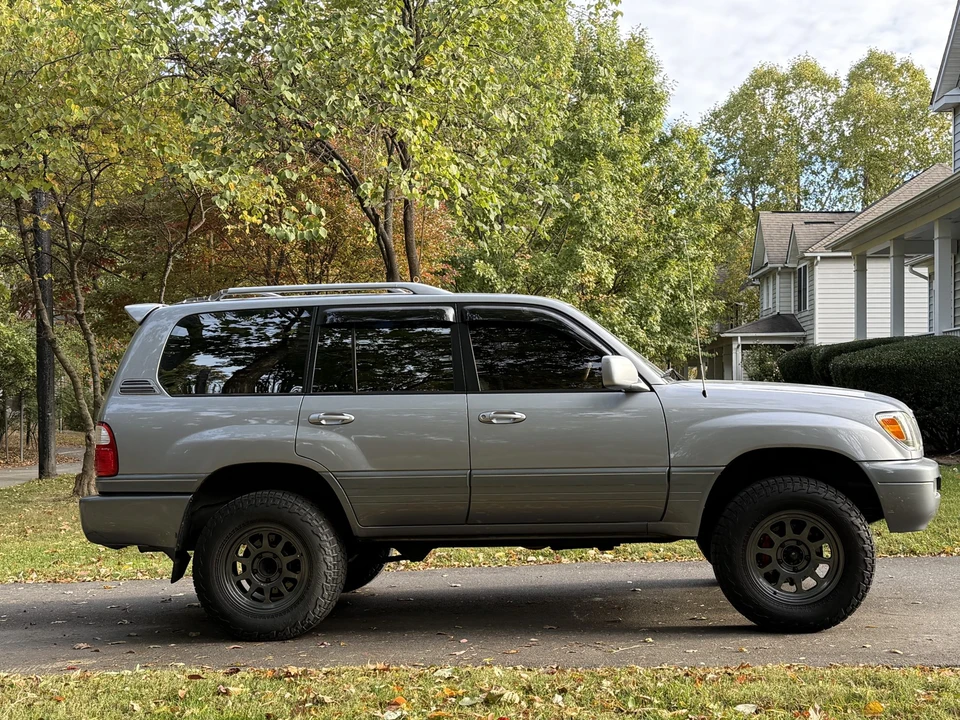 2003 Lexus LX 2nd Gen - Image 8 of 31