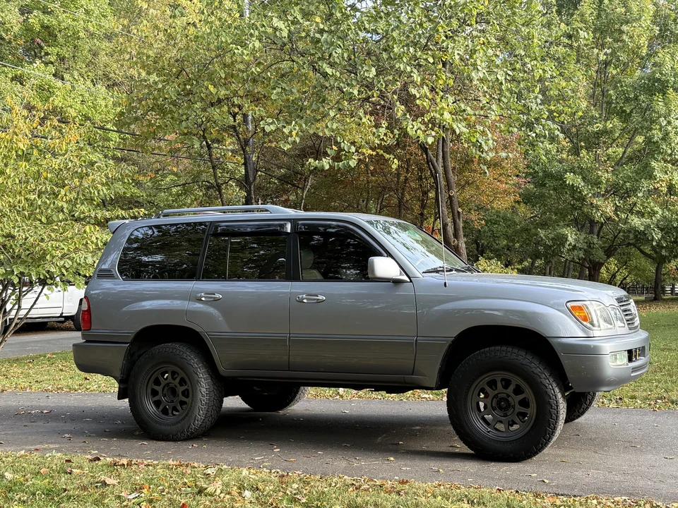 2003 Lexus LX 2nd Gen - Image 10 of 31