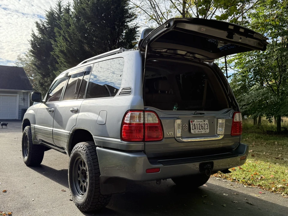 2003 Lexus LX 2nd Gen - Image 6 of 31
