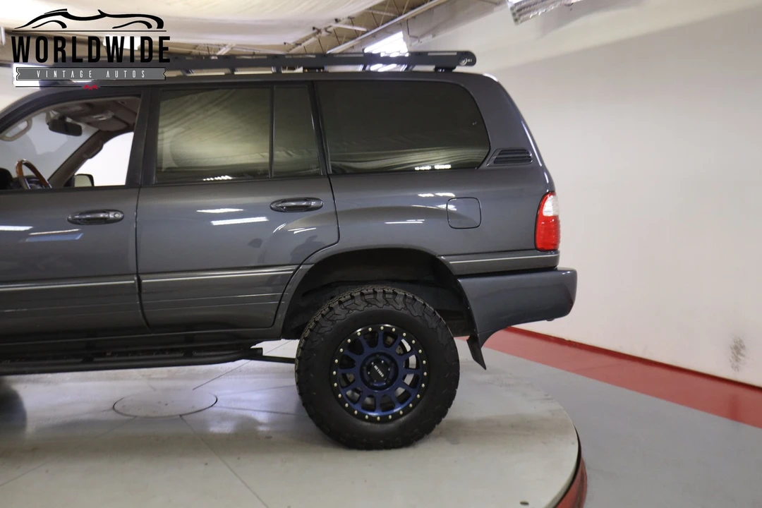 2003 Lexus LX 2nd Gen - Image 10 of 12