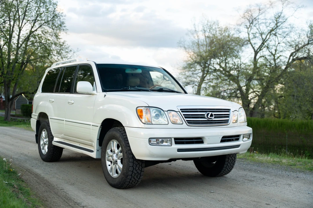 2003 Lexus LX 2nd Gen - Image 16 of 31