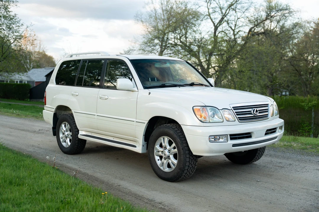 2003 Lexus LX 2nd Gen - Image 17 of 31