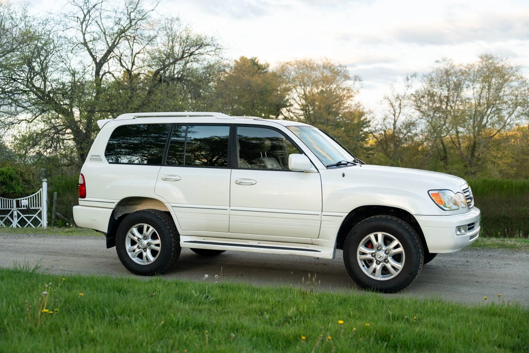 2003 Lexus LX 2nd Gen - Image 19 of 31