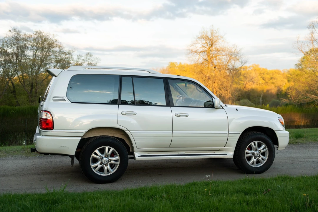 2003 Lexus LX 2nd Gen - Image 22 of 31