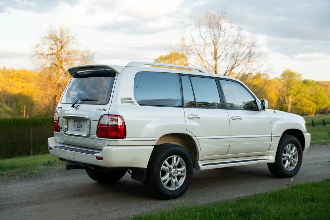2003 Lexus LX 2nd Gen - Image 24 of 31