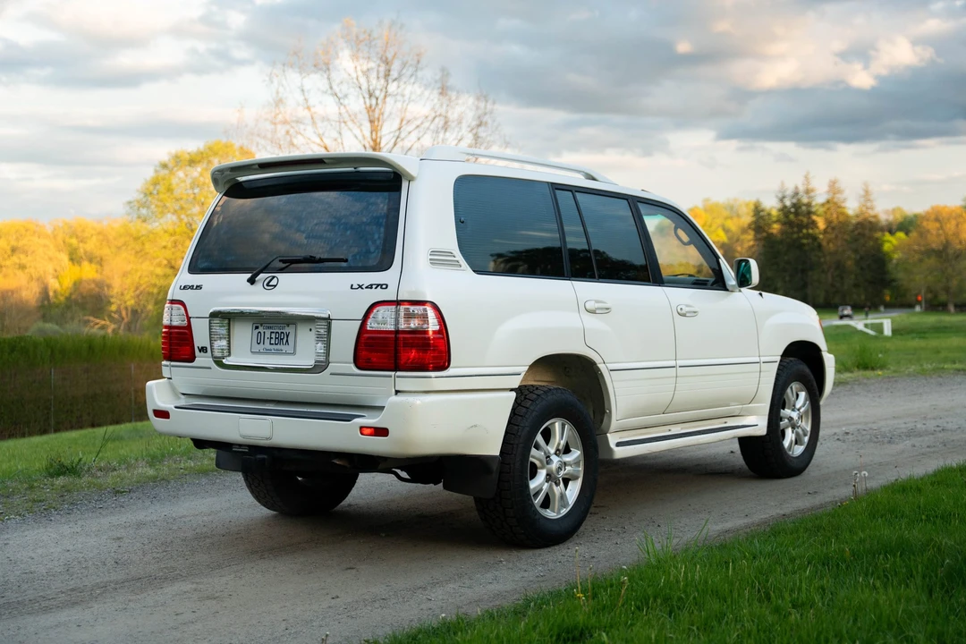 2003 Lexus LX 2nd Gen - Image 25 of 31