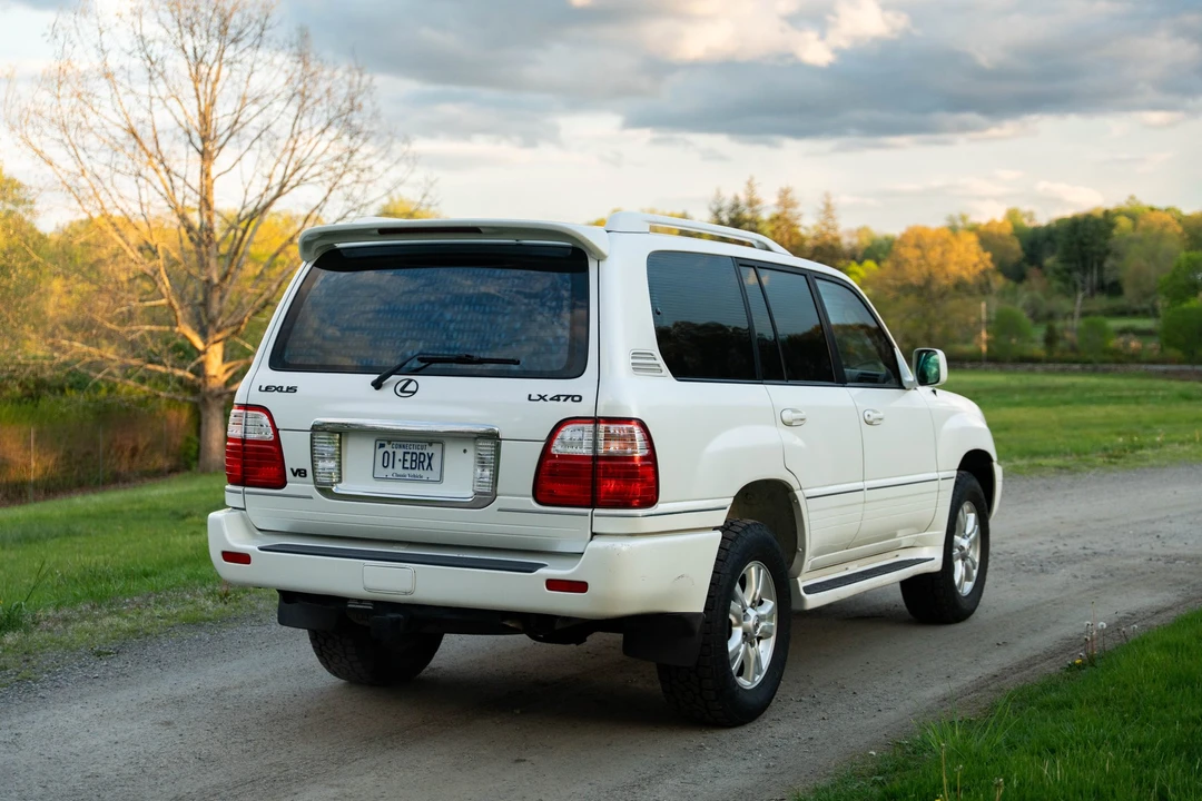 2003 Lexus LX 2nd Gen - Image 26 of 31
