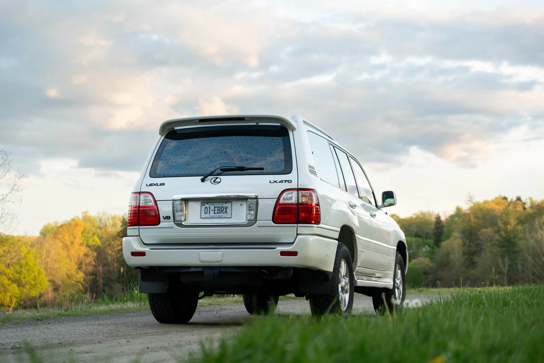 2003 Lexus LX 2nd Gen - Image 28 of 31