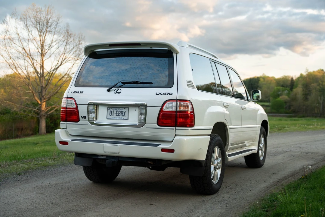 2003 Lexus LX 2nd Gen - Image 27 of 31