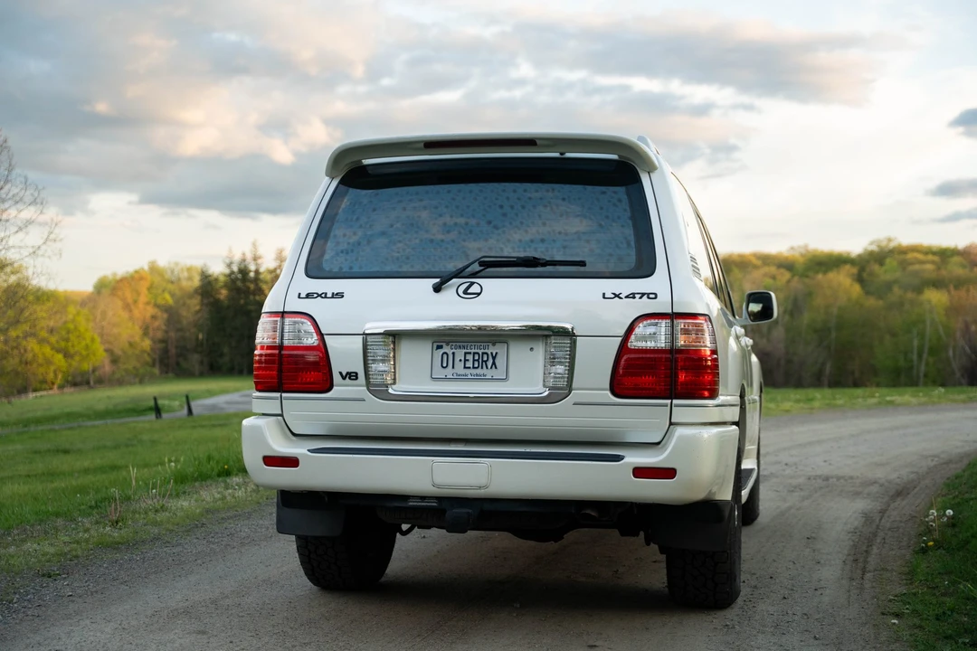 2003 Lexus LX 2nd Gen - Image 30 of 31