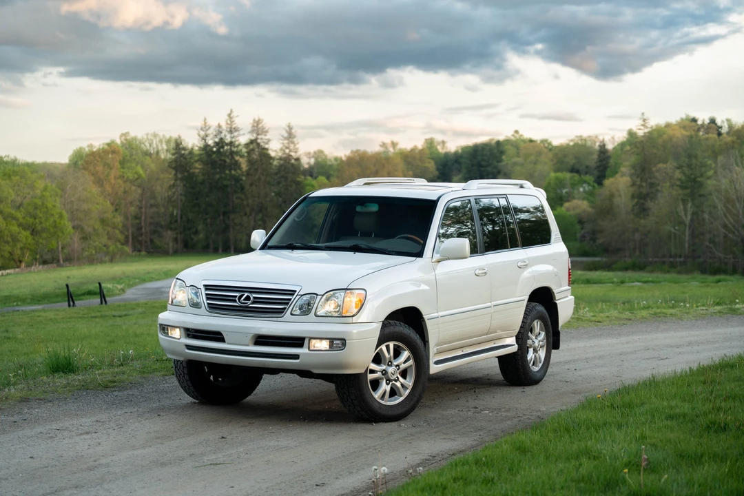 2003 Lexus LX 2nd Gen - Image 5 of 31
