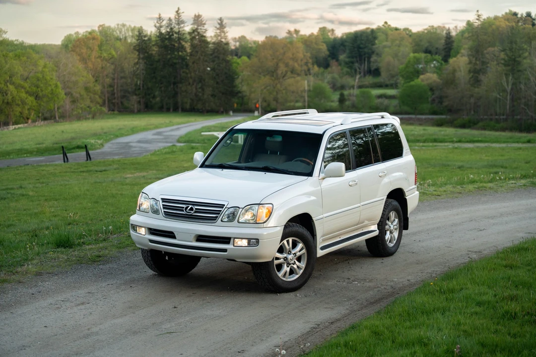 2003 Lexus LX 2nd Gen - Image 3 of 31