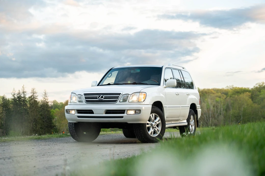 2003 Lexus LX 2nd Gen - Image 10 of 31