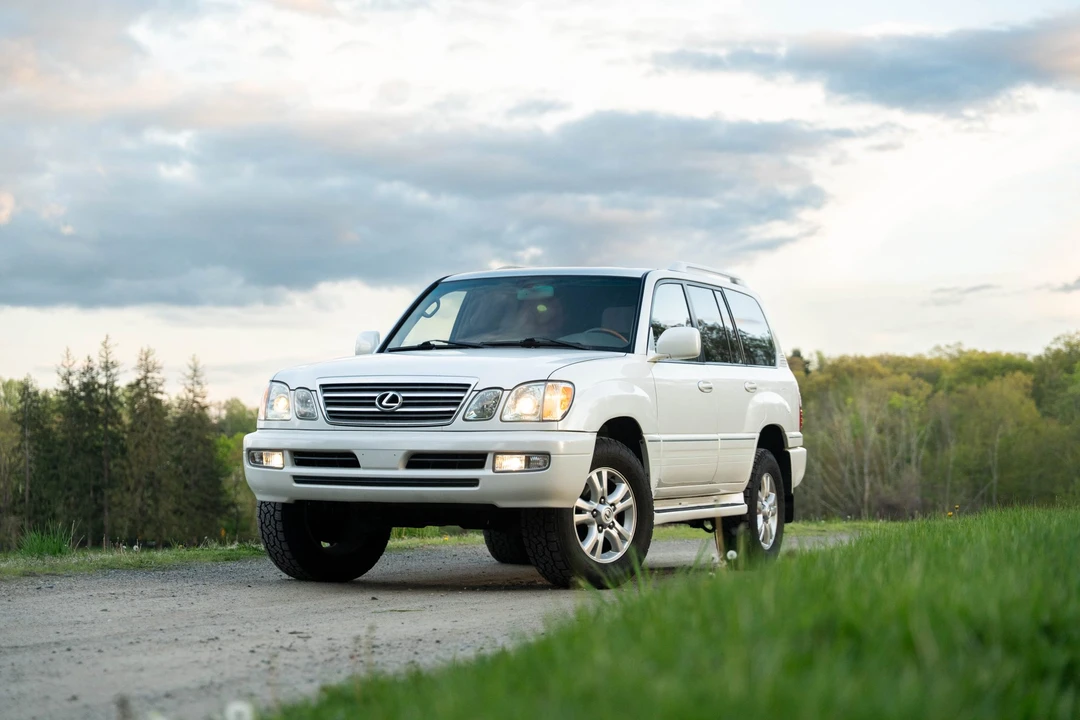 2003 Lexus LX 2nd Gen - Image 9 of 31