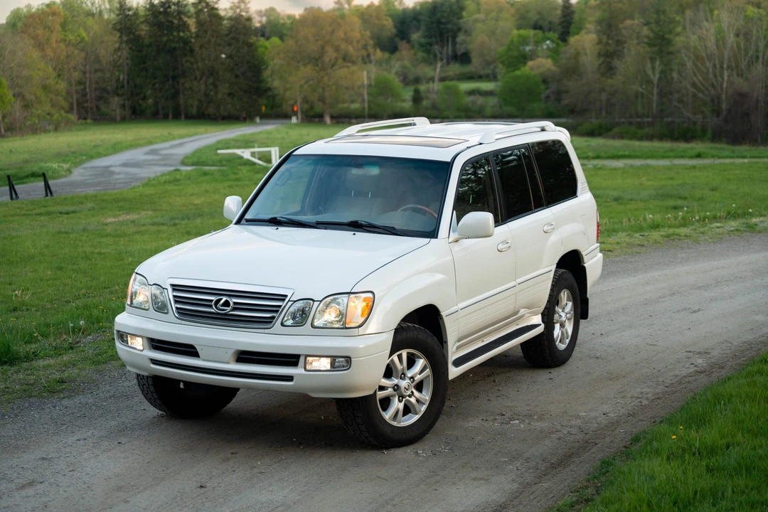 2003 Lexus LX 2nd Gen - Image 4 of 31