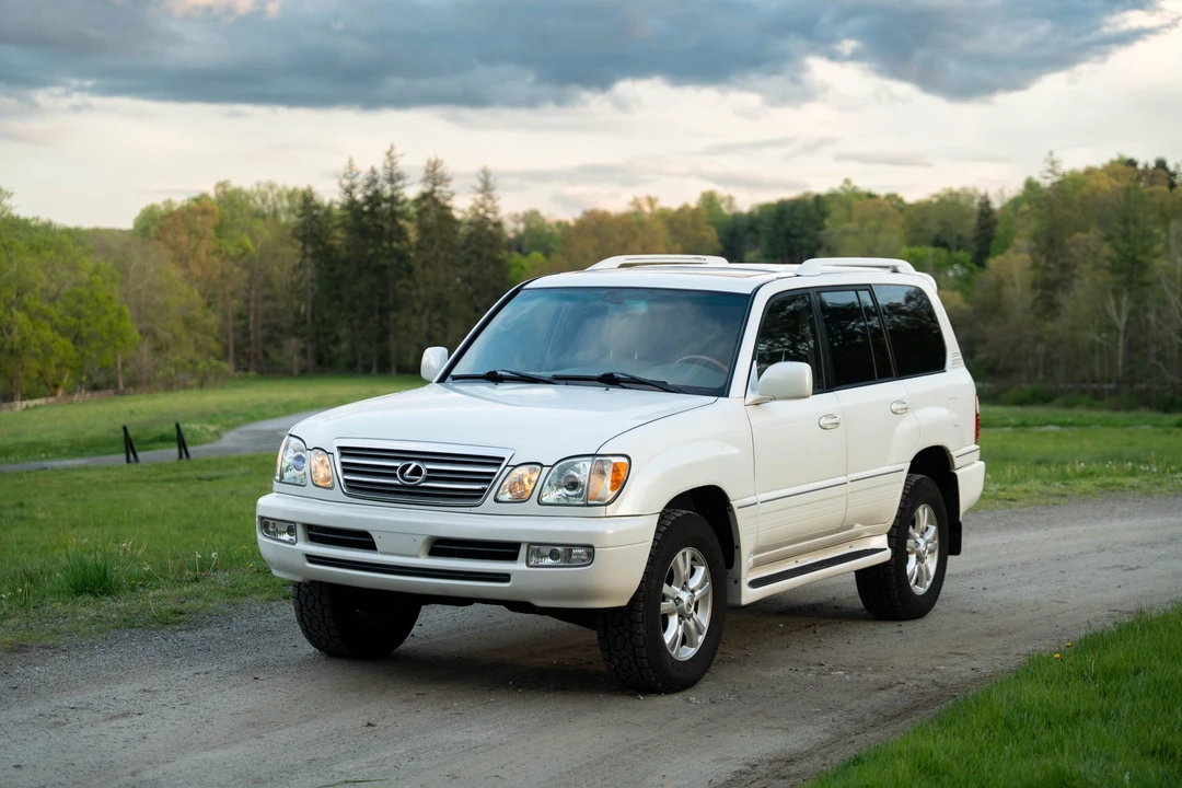 2003 Lexus LX 2nd Gen - Image 2 of 31
