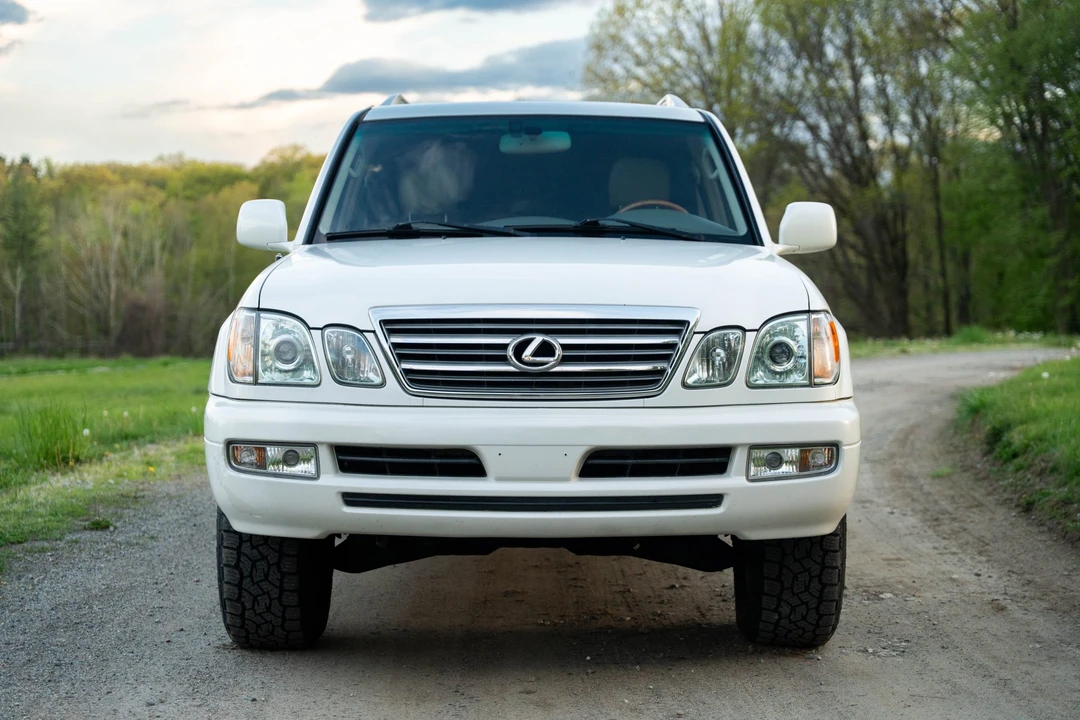 2003 Lexus LX 2nd Gen - Image 11 of 31