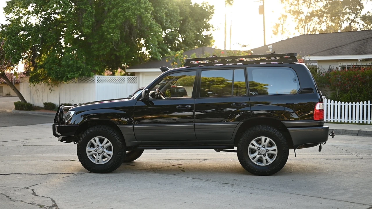 2003 Lexus LX 2nd Gen - Image 3 of 31