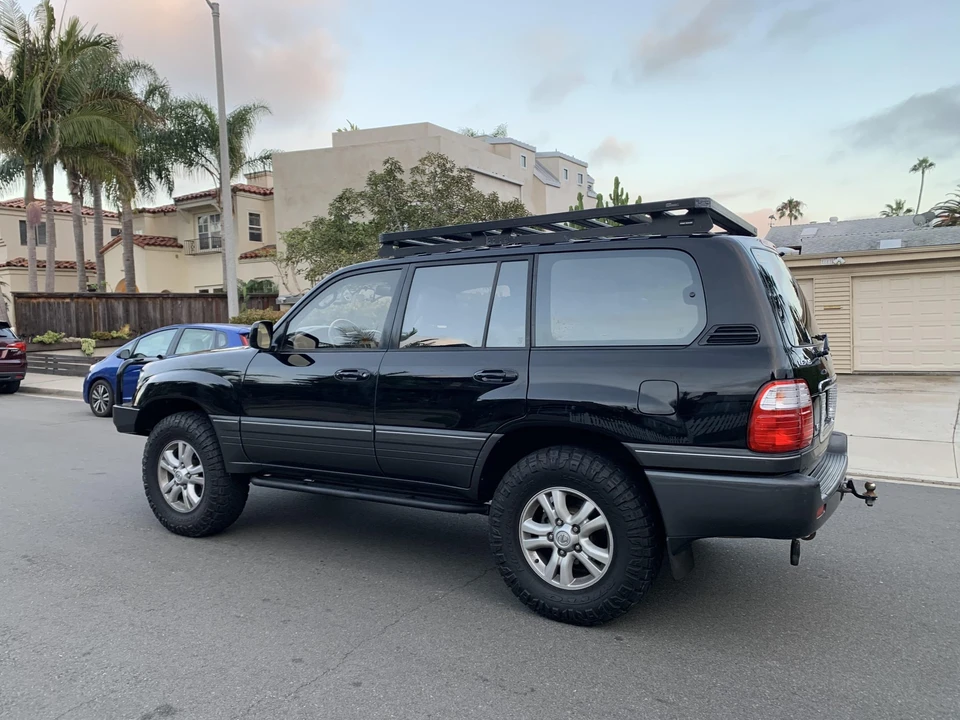 2003 Lexus LX 2nd Gen - Image 9 of 31