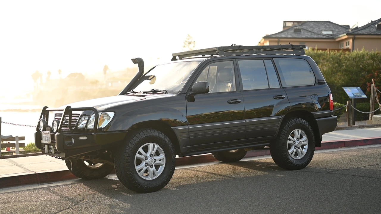 2003 Lexus LX 2nd Gen - Image 2 of 31