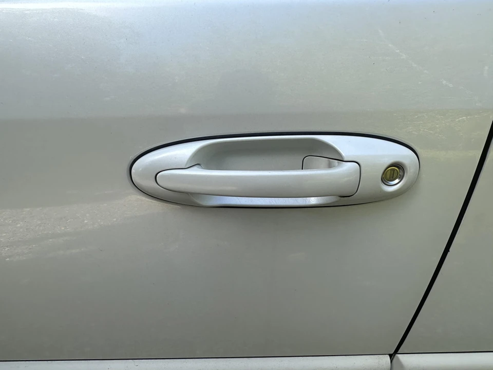 2003 Lexus LX 2nd Gen - Image 8 of 31