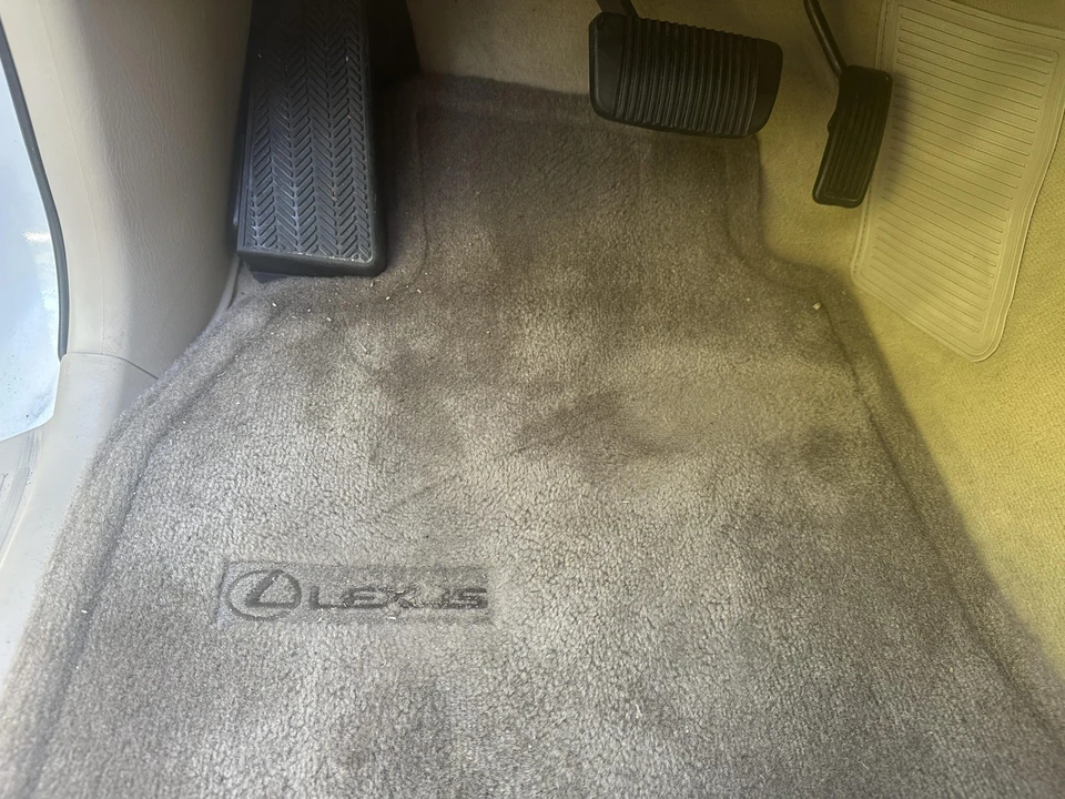 2003 Lexus LX 2nd Gen - Image 19 of 31