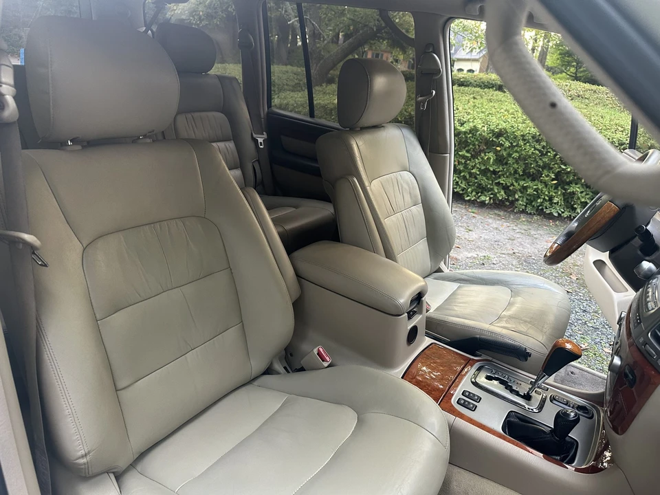 2003 Lexus LX 2nd Gen - Image 11 of 31