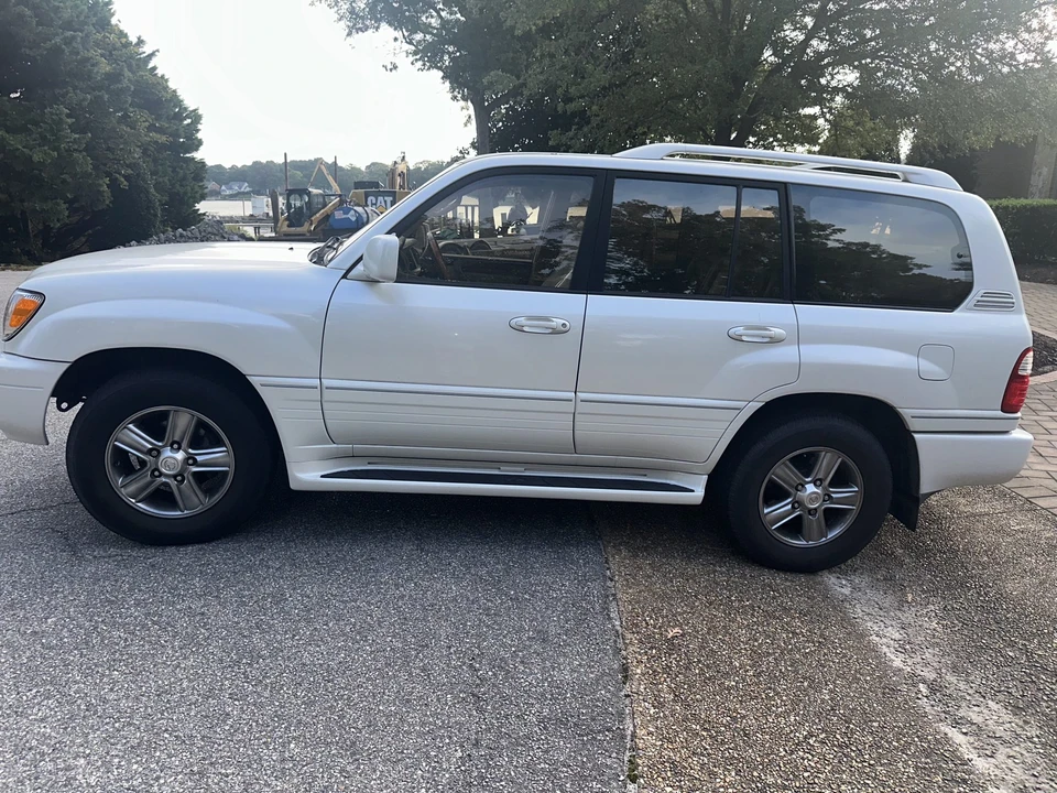2003 Lexus LX 2nd Gen - Image 3 of 31