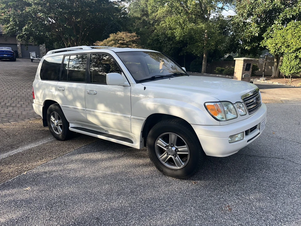 2003 Lexus LX 2nd Gen - Image 6 of 31