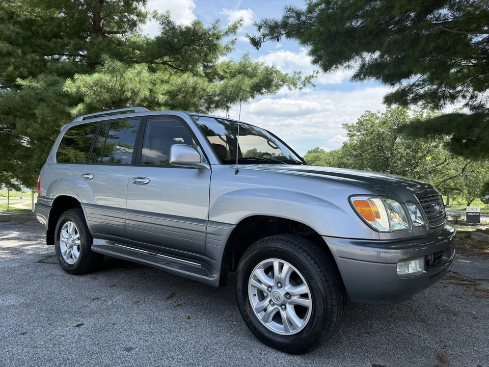 2003 Lexus LX 2nd Gen - Image 18 of 31