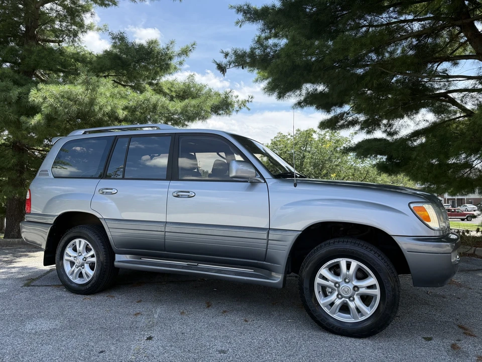 2003 Lexus LX 2nd Gen - Image 17 of 31