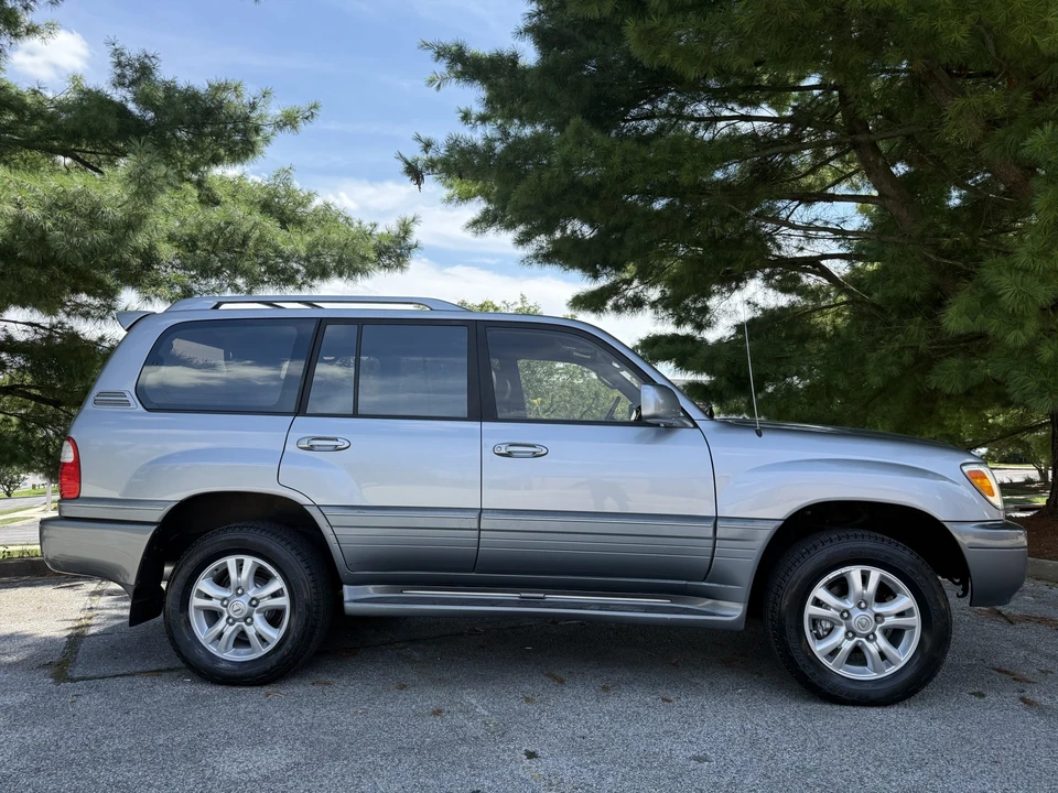 2003 Lexus LX 2nd Gen - Image 16 of 31