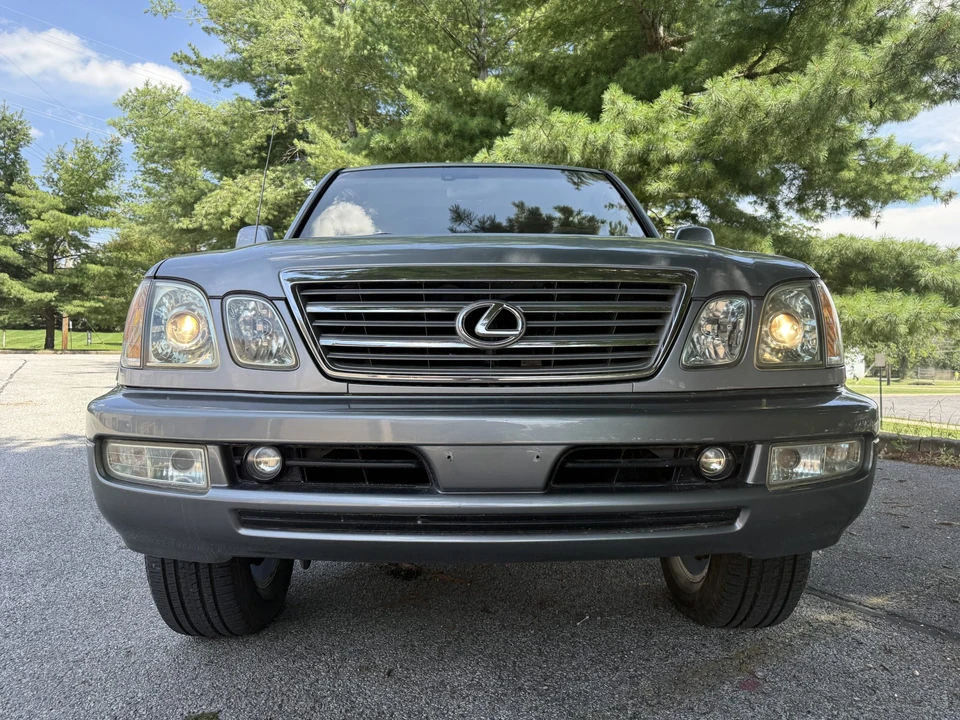 2003 Lexus LX 2nd Gen - Image 19 of 31
