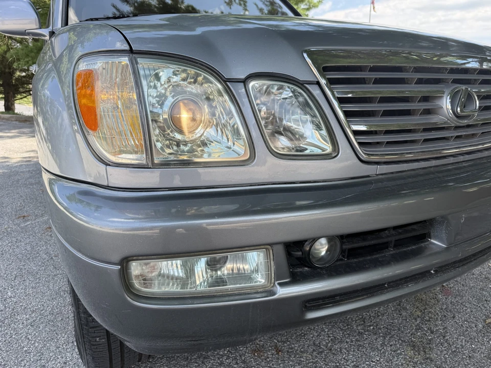 2003 Lexus LX 2nd Gen - Image 21 of 31