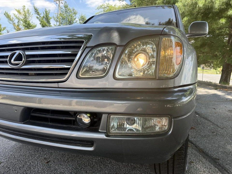 2003 Lexus LX 2nd Gen - Image 29 of 31