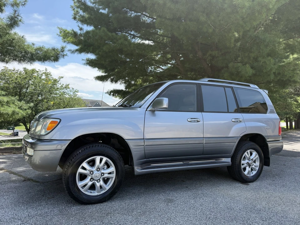 2003 Lexus LX 2nd Gen - Image 6 of 31