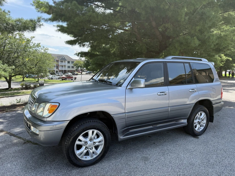 2003 Lexus LX 2nd Gen - Image 5 of 31