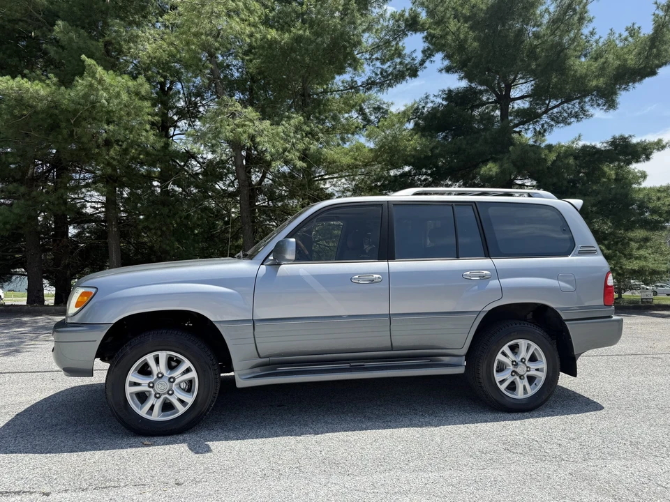 2003 Lexus LX 2nd Gen - Image 8 of 31