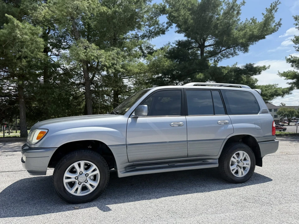 2003 Lexus LX 2nd Gen - Image 7 of 31