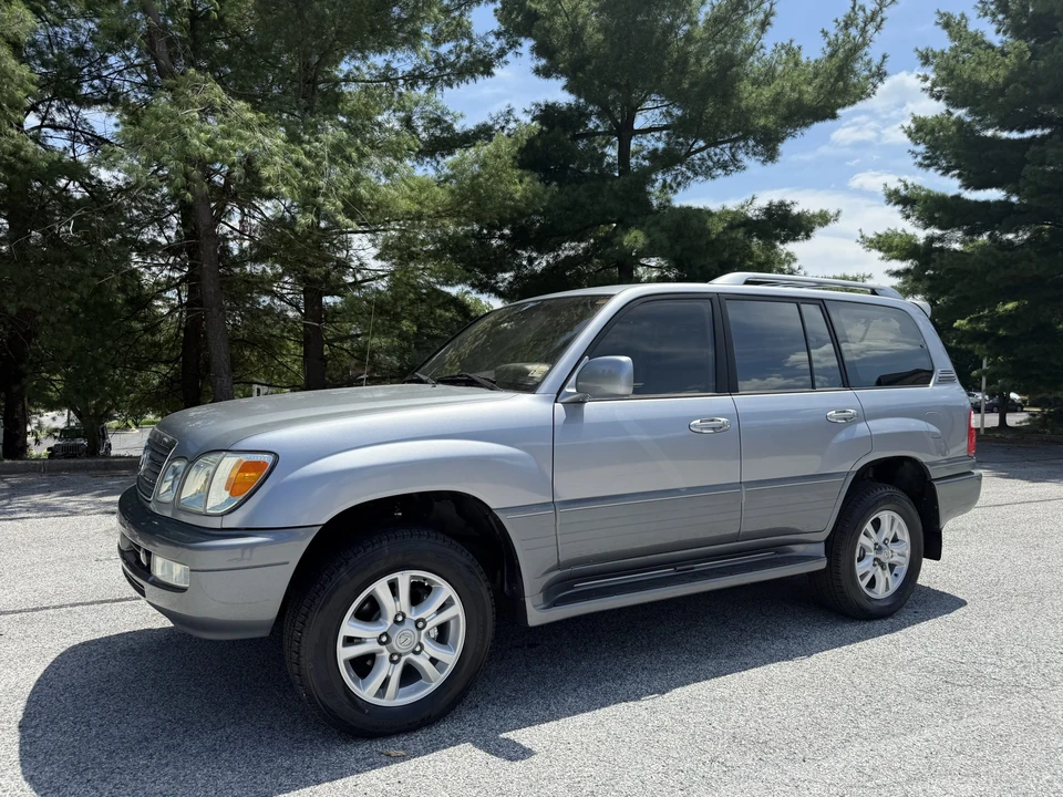 2003 Lexus LX 2nd Gen - Image 4 of 31