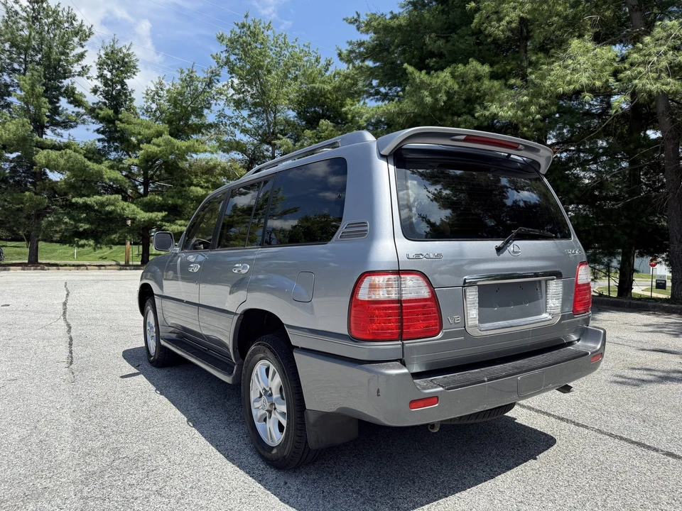 2003 Lexus LX 2nd Gen - Image 10 of 31