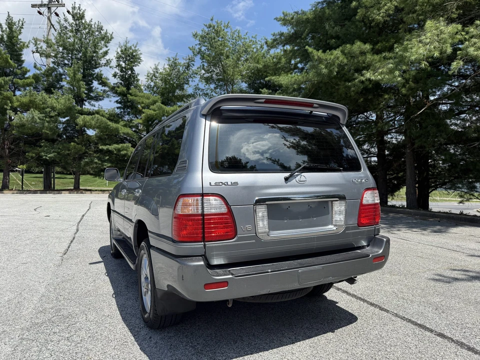 2003 Lexus LX 2nd Gen - Image 12 of 31